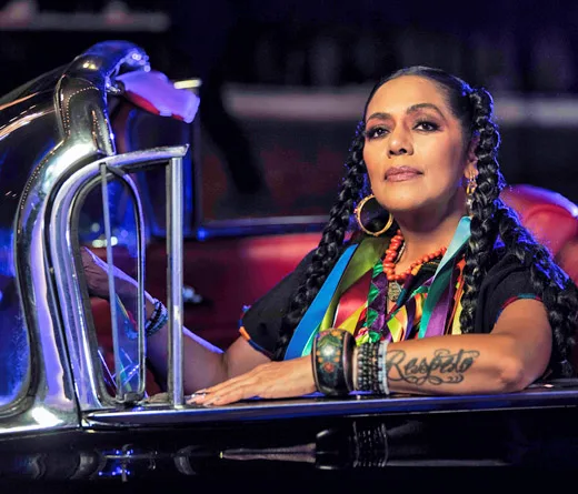 La cantante y compositora mexicana comparte el single "Solita solita", un adelanto de los que ser su nuevo lbum "La Snchez", este tema viene acompaado de su videoclip 
